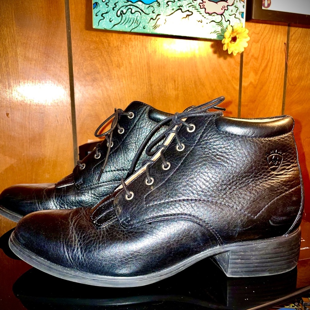 ARIAT LACE UP ROPERS...WOMENS SIZE 8 1/2